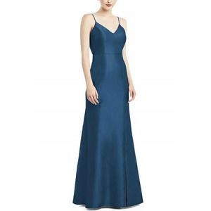New with tags Emerald green Alfred sung formal gown size 18